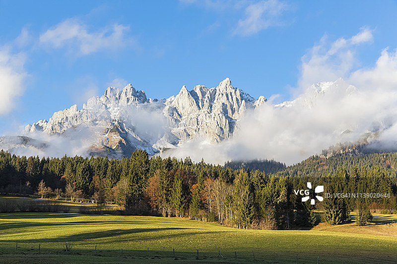 奥地利蒂罗尔州，戈因，维尔德皇帝山，皇帝山脉图片素材