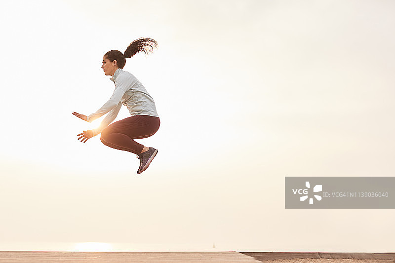 一个男人跑步图片素材