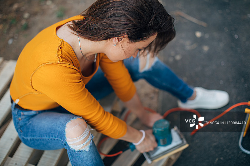 女木匠研磨调色板图片素材