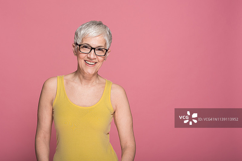 成熟的女人快乐图片素材