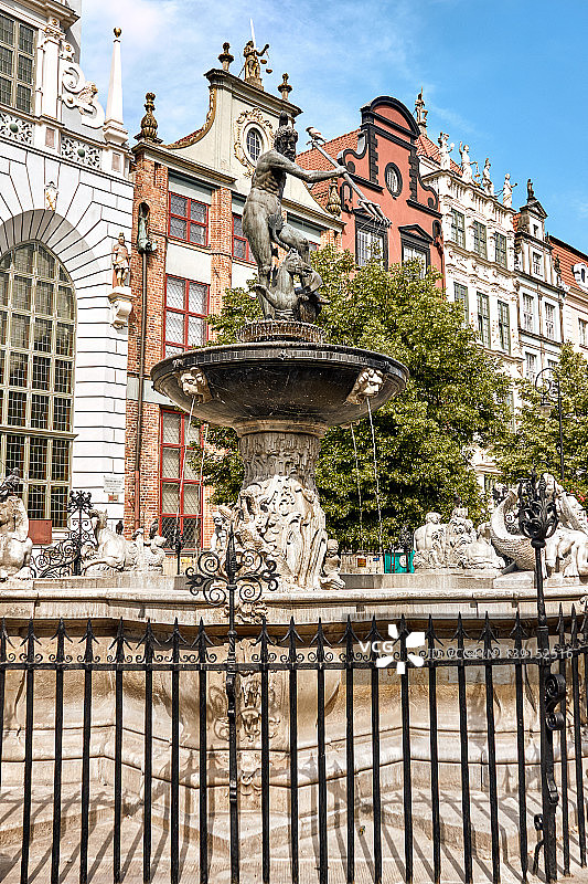 格但斯克长街上的海王星喷泉图片素材