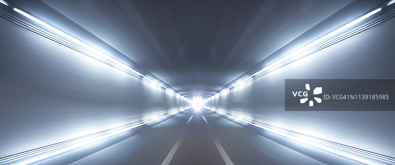 汽车商业背景中光线下模糊运动的隧道图片素材