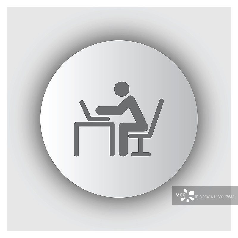 男人在电脑前工作图片素材