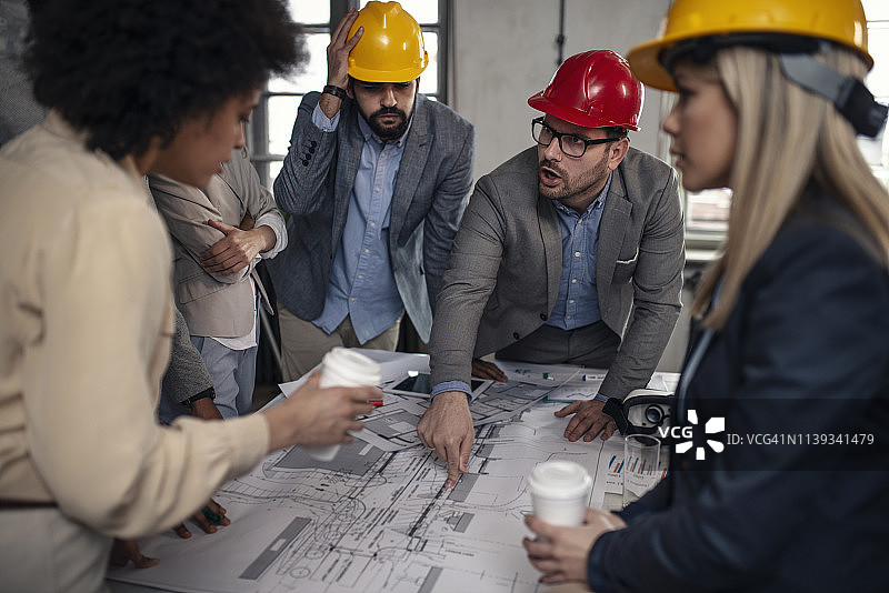 团队领导对新计划的展示不满意图片素材