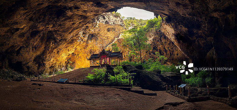 泰国帕亚那空山洞：拉玛五世国王的皇家展馆图片素材