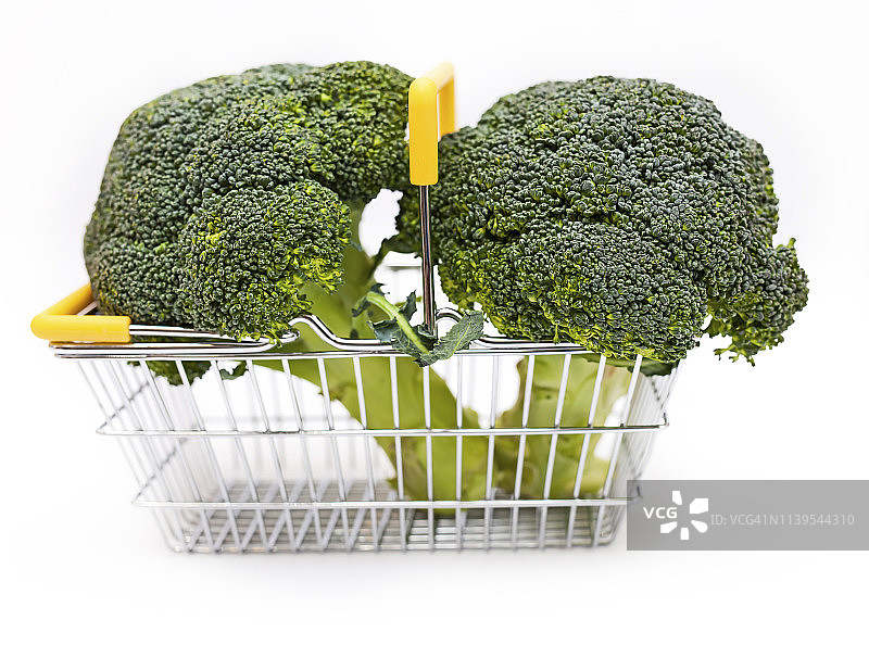 购物篮里的西兰花蔬菜图片素材