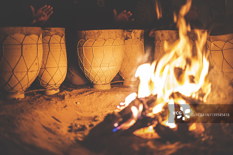 夜晚的鼓声图片素材