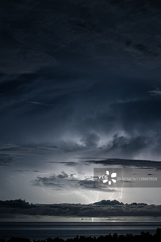 菲律宾上空的闪电图片素材