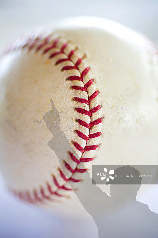 双重曝光：棒球与裁判图片素材