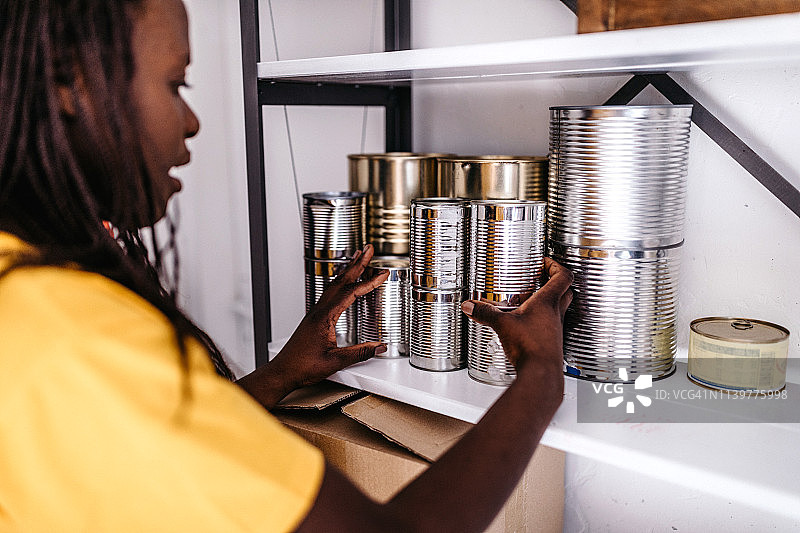 太多人需要帮助图片素材