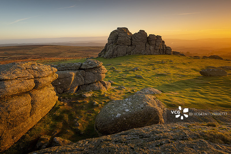 英格兰达特穆尔海托尔的日出图片素材