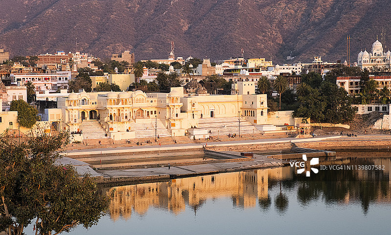 亚洲印度普什卡湖畔小镇日落图片素材