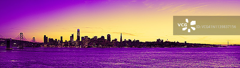 旧金山黄昏天际线与海湾大桥图片素材
