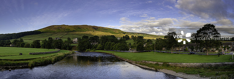 约克郡山谷的沃夫河图片素材