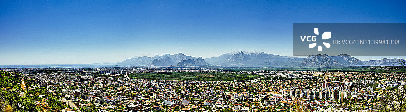 安塔利亚全景：托罗斯山脉图片素材