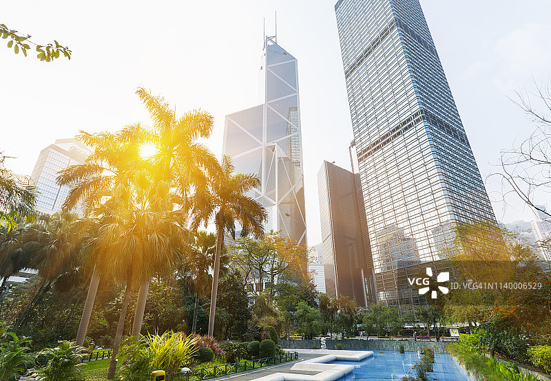 中国香港的雕像广场天际线，包括中国银行大厦和长江中心图片素材