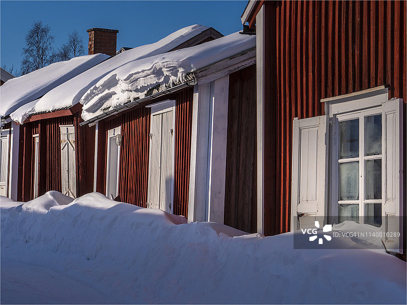 瑞典北部吕勒奥附近，老城Gammelstaden的仲冬街景图片素材