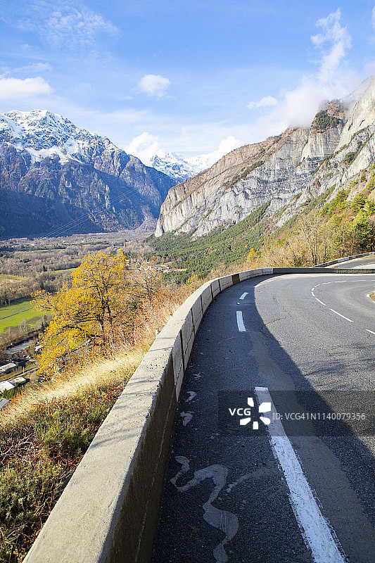 冬季阿尔普迪埃之路图片素材