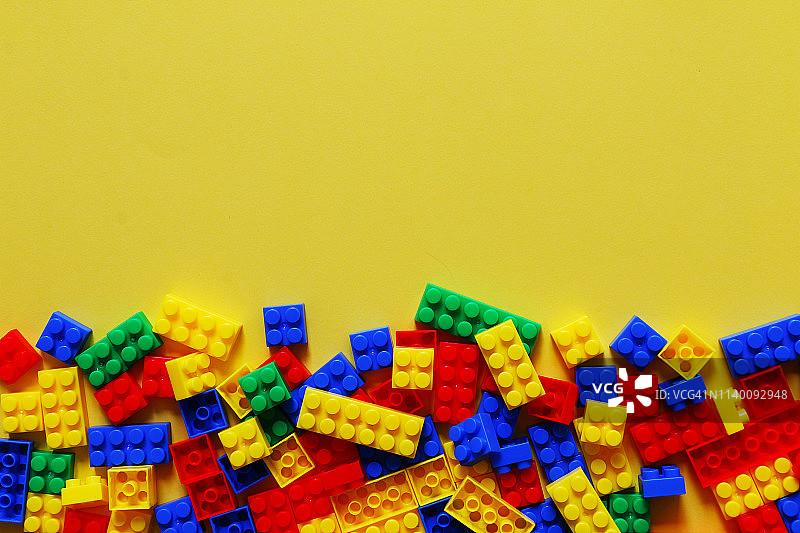 彩色玩具积木（俯视角度）图片素材