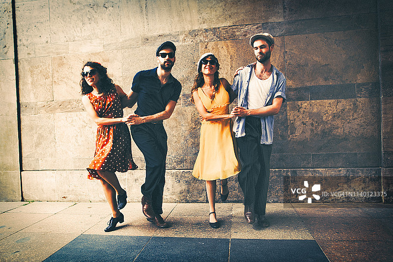 他们在柏林街头跳舞图片素材