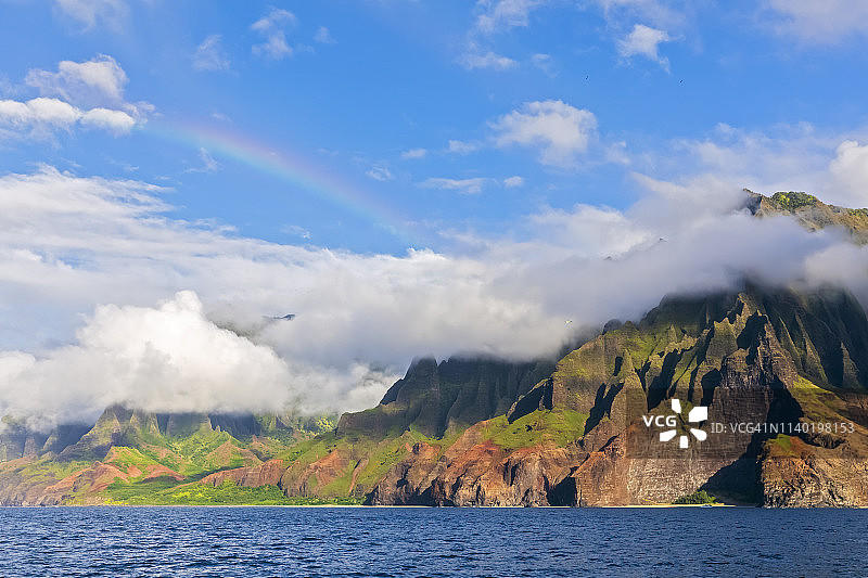 美国夏威夷考艾岛纳帕利海岸州立荒野公园全景，彩虹图片素材