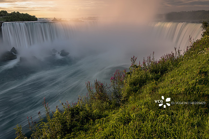 加拿大安大略省尼亚加拉瀑布日出特写图片素材