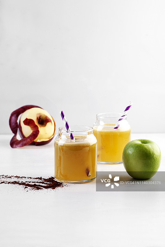 含抗氧化剂的苹果冰沙，健康饮品，蔬菜汁，苹果排毒冰沙图片素材