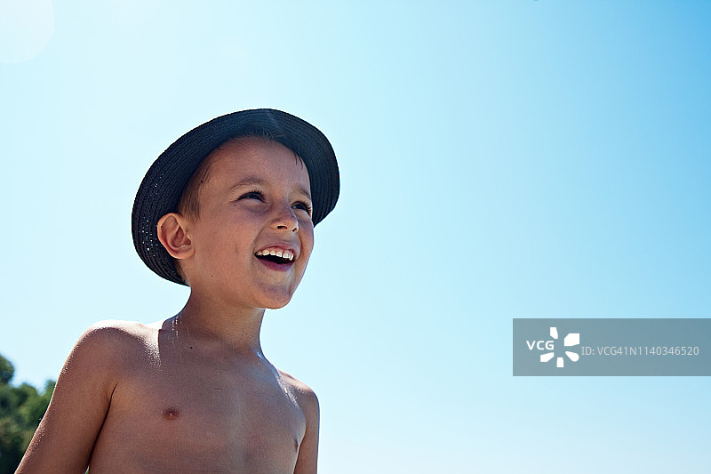 阳光明媚的海滩图片素材