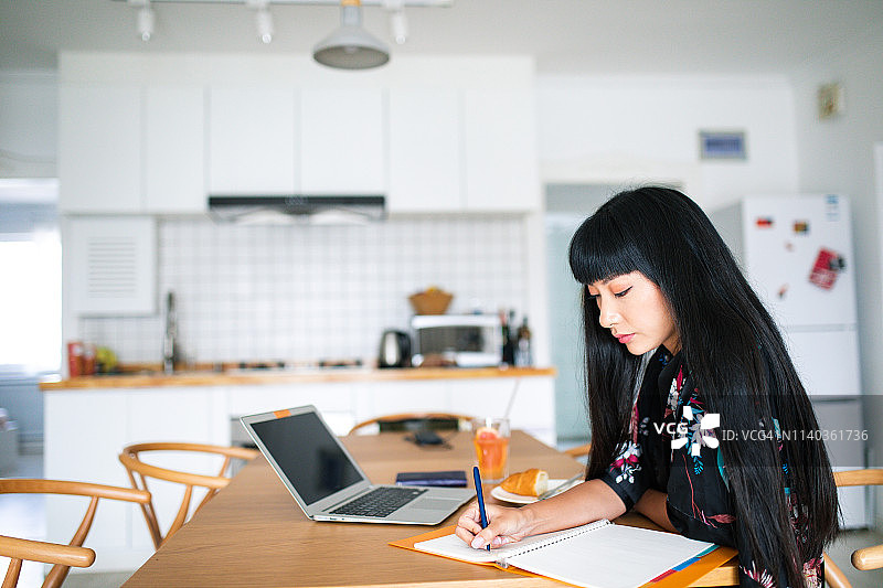 居家周一早晨图片素材