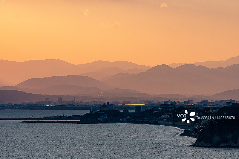 日本太平洋与丹泽山脉附近的海岸公路图片素材