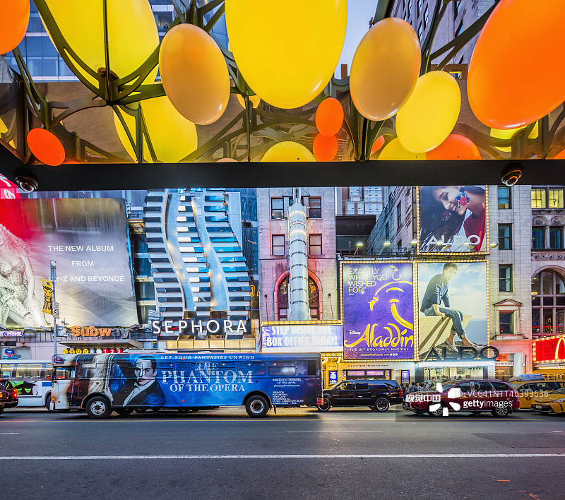 曼哈顿中城百老汇西42街的交通图片素材