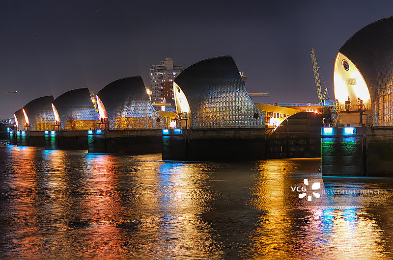 泰晤士河水闸图片素材