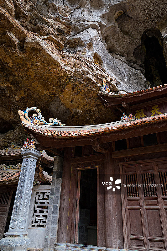 越南三谷附近的洞穴寺庙入口图片素材