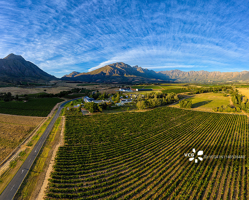 南非西开普省葡萄酒庄园的4K航拍美景图片素材