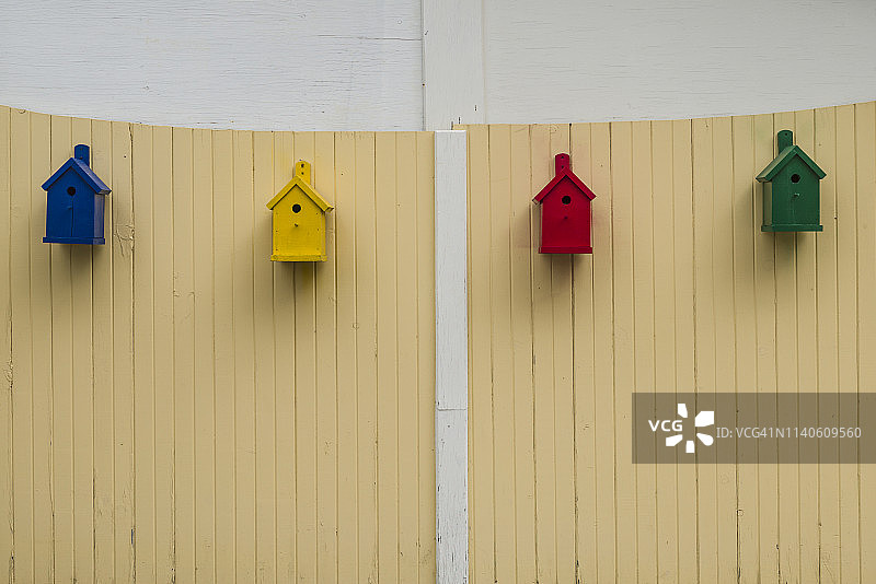 加拿大新斯科舍省马洪湾的彩色鸟舍图片素材