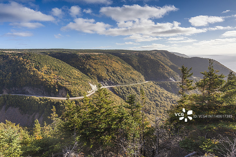 加拿大新斯科舍省卡伯特之路高地国家公园海岸公路高角度景观图片素材