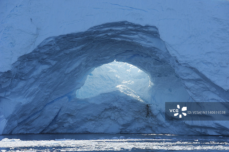格陵兰岛伊卢利萨特冰峡湾的冰山图片素材