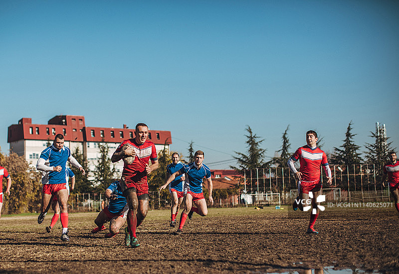 突破擒抱图片素材