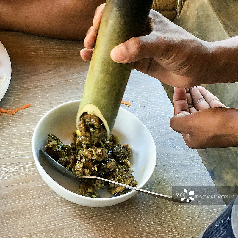 孟加拉国，兰加马蒂的竹筒鸡图片素材