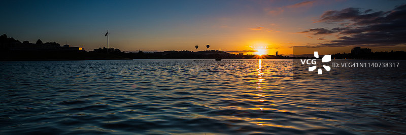 伯利格里芬湖日出图片素材