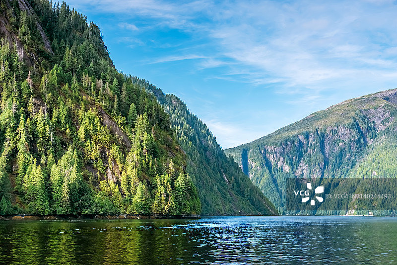 在美国阿拉斯加州凯奇坎迷雾峡湾国家纪念地巡游图片素材