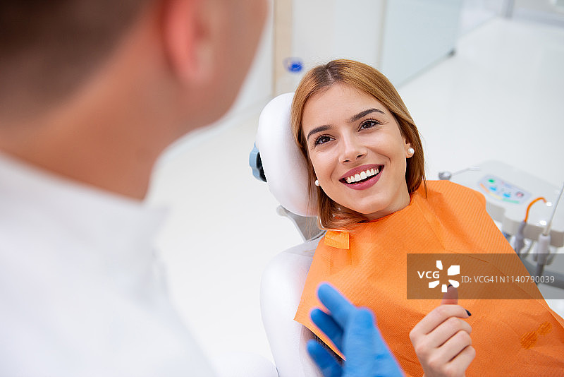 牙医和病人图片素材