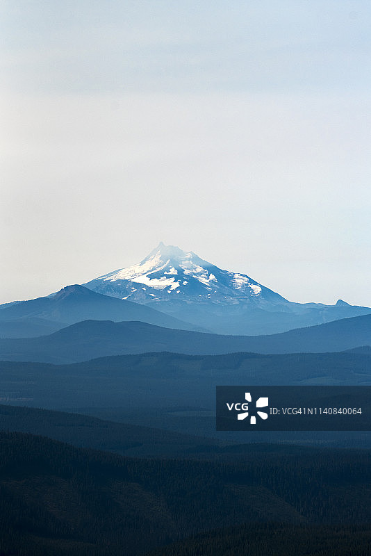 美国俄勒冈州杰斐逊山雪景图片素材