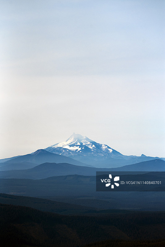 美国俄勒冈州杰斐逊山雪景图片素材