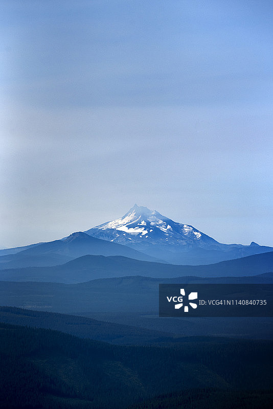 美国俄勒冈州杰斐逊山雪景图片素材