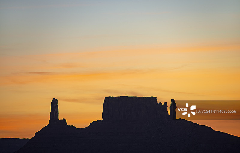 犹他州拱门国家公园教授谷的岩层轮廓图片素材