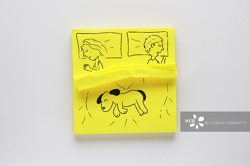 情侣与狗同眠的概念图图片素材