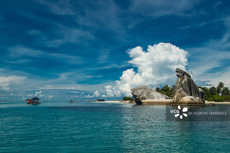 印度尼西亚勿里洞岛的布鲁昂岛图片素材