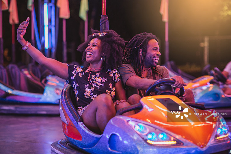 与你一同骑行图片素材