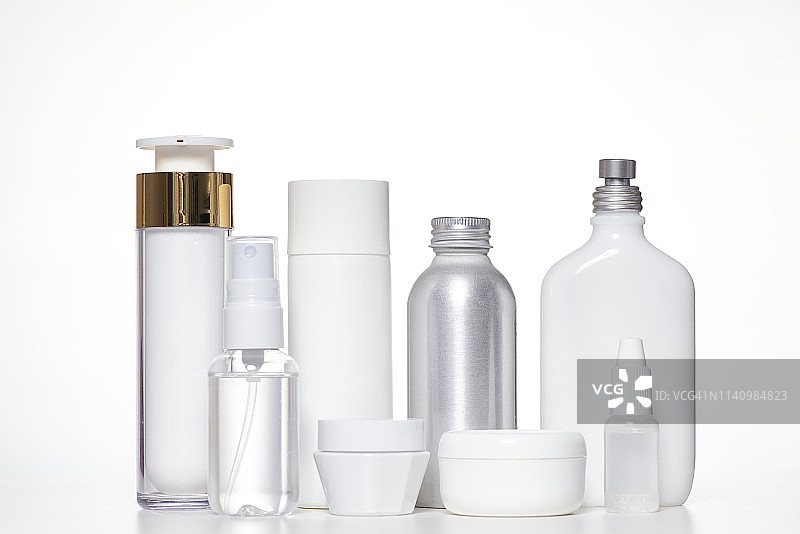 白色背景下的化妆品图片素材